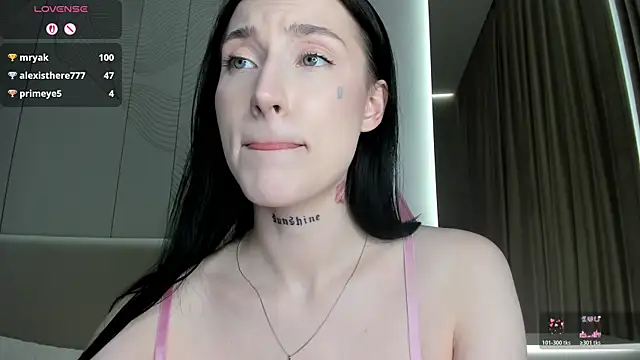 JenniferQueen11 online show from April 15, 2026, 7:58 pm