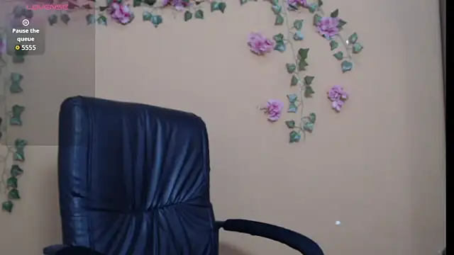 Hellensextits online show from September 25, 2025, 12:00 pm