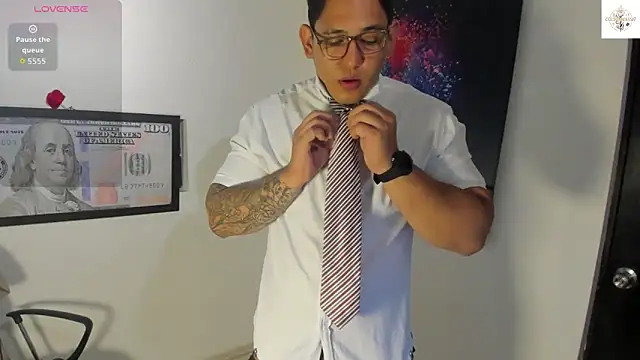 Colton Massif online show from October 31, 2025, 1:35 am