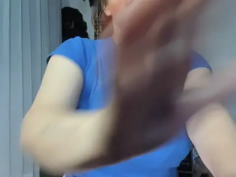 lorenitabella online show from October 15, 2025, 8:22 am