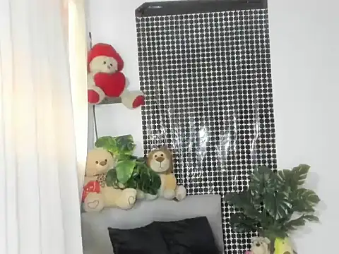 lorenitabella online show from November 26, 2025, 9:04 pm