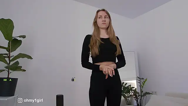 Snapshot of Fallinlove1 chatting on February 10, 2026, 12:26 pm Fallinlove1 online show from February 10, 2026, 12:26 pm