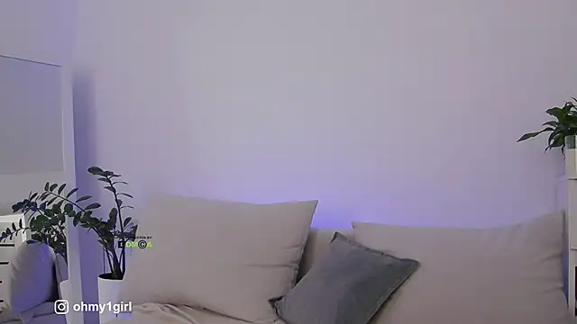 Fallinlove1 online show from November 18, 2025, 11:24 am