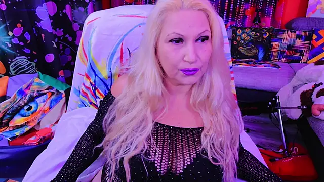 mature lisa naughty online show from October 13, 2025, 8:32 pm