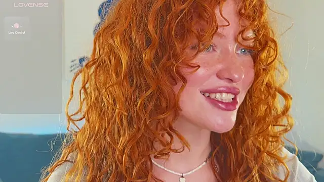 Snapshot of Born_to_Loveee chatting on September 21, 2025, 2:55 pm Born to Loveee online show from September 21, 2025, 2:55 pm