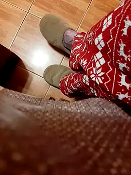 feet toes online show from March 23, 2025, 3:32 am