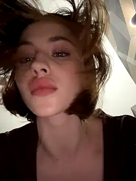 Snapshot of Camilla_Railian chatting on October 6, 2025, 10:32 pm Camilla Railian online show from October 6, 2025, 10:32 pm