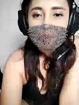 Snapshot of _Shimmerlyn_ chatting on February 5, 2025, 2:37 pm Shimmerlyn online show from February 5, 2025, 2:37 pm