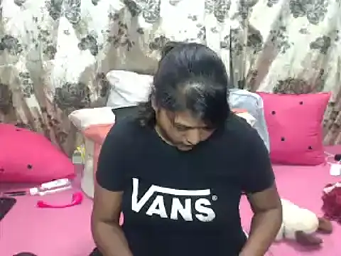 indian glitter online show from September 28, 2025, 5:53 pm