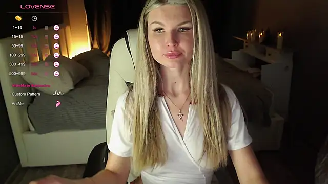 AngelMiaM online show from March 18, 2025, 6:17 pm