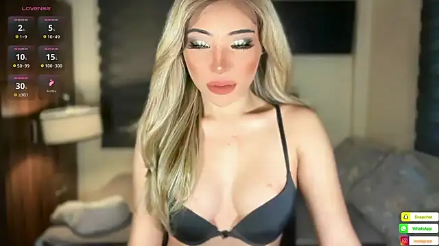 Snapshot of bella_maxwel chatting on May 1, 2026, 4:06 am bella maxwel online show from May 1, 2026, 4:06 am