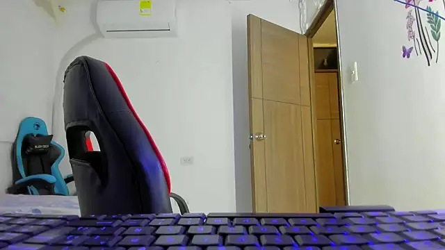 Snapshot of Lunastar02 chatting on February 20, 2026, 1:35 pm Lunastar02 online show from February 20, 2026, 1:35 pm