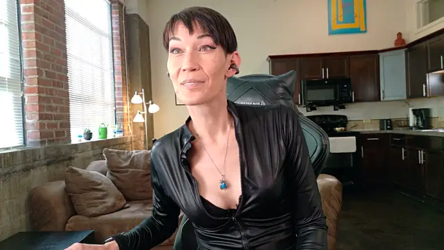 EveEnigma online show from December 18, 2025, 8:45 pm