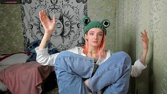 Snapshot of Cutie_Adelia chatting on January 14, 2025, 10:02 pm Cutie Adelia online show from January 14, 2025, 10:02 pm