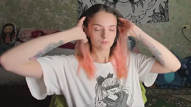 Snapshot of Cutie_Adelia chatting on October 6, 2025, 9:21 am Cutie Adelia online show from October 6, 2025, 9:21 am