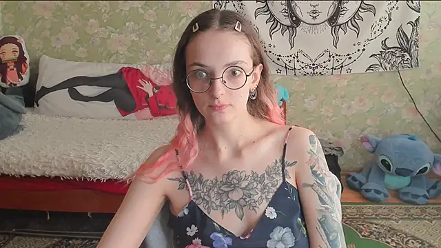 Cutie Adelia online show from April 19, 2026, 10:49 am