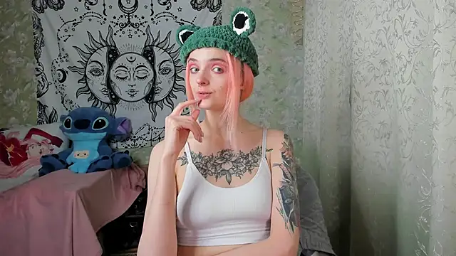 Snapshot of Cutie_Adelia chatting on February 4, 2025, 10:43 am Cutie Adelia online show from February 4, 2025, 10:43 am