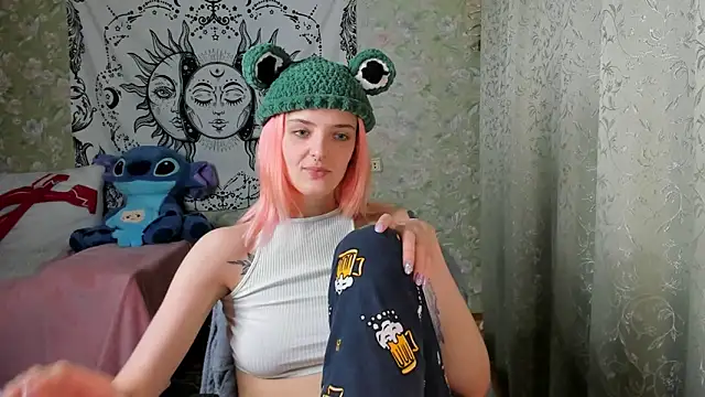 Snapshot of Cutie_Adelia chatting on January 27, 2025, 12:58 pm Cutie Adelia online show from January 27, 2025, 12:58 pm