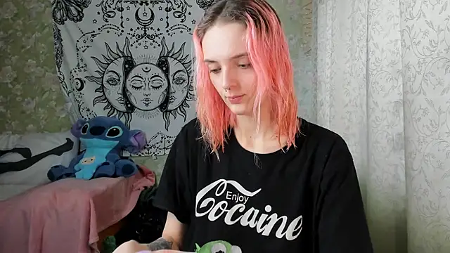 Snapshot of Cutie_Adelia chatting on January 25, 2025, 9:36 am Cutie Adelia online show from January 25, 2025, 9:36 am