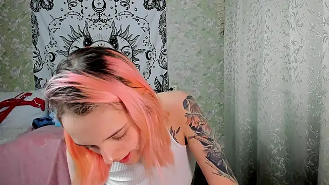 Snapshot of Cutie_Adelia chatting on January 27, 2025, 4:01 pm Cutie Adelia online show from January 27, 2025, 4:01 pm