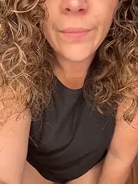 AuroraSummers online show from September 26, 2025, 2:46 pm