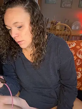 AuroraSummers online show from October 14, 2025, 2:50 pm