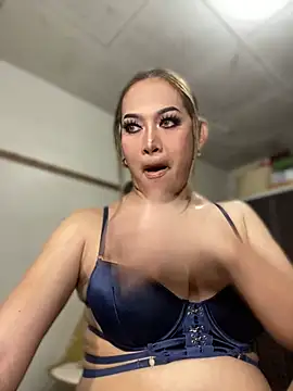 Snapshot of HugeKatarinaTS chatting on March 1, 2026, 6:41 pm HugeKatarinaTS online show from March 1, 2026, 6:41 pm