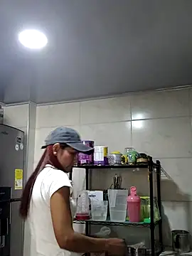 HannaPetit online show from September 17, 2025, 3:47 pm