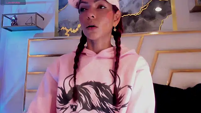 HannaPetit online show from April 9, 2026, 7:09 pm