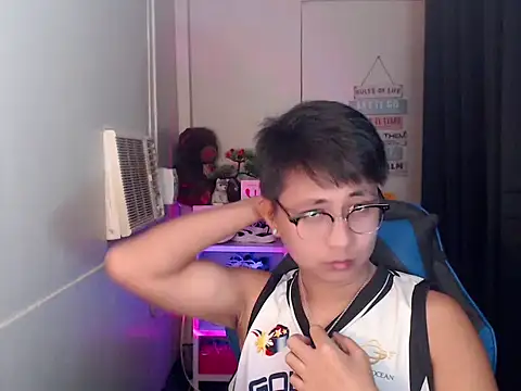 khael moreno online show from November 22, 2025, 10:41 pm