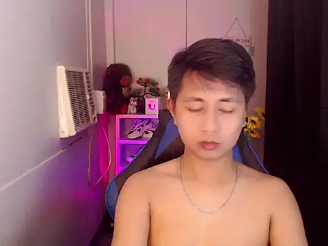 khael moreno online show from November 18, 2025, 12:48 am