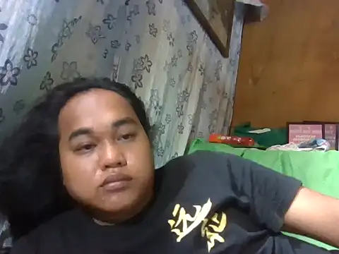 Snapshot of bettina_love chatting on April 21, 2026, 2:25 am bettina love online show from April 21, 2026, 2:25 am