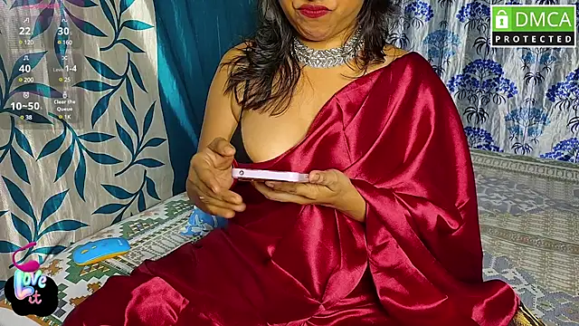 Strip---Queen online show from December 31, 2024, 3:31 pm