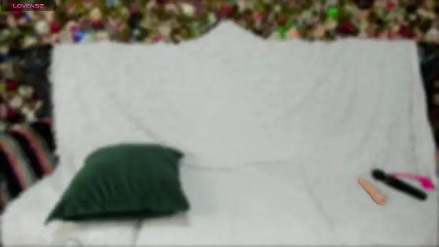 XLindaMilfX online show from April 11, 2026, 6:10 am