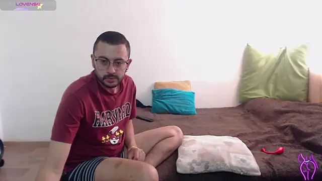 Snapshot of party2col chatting on October 13, 2025, 7:15 pm party2col online show from October 13, 2025, 7:15 pm