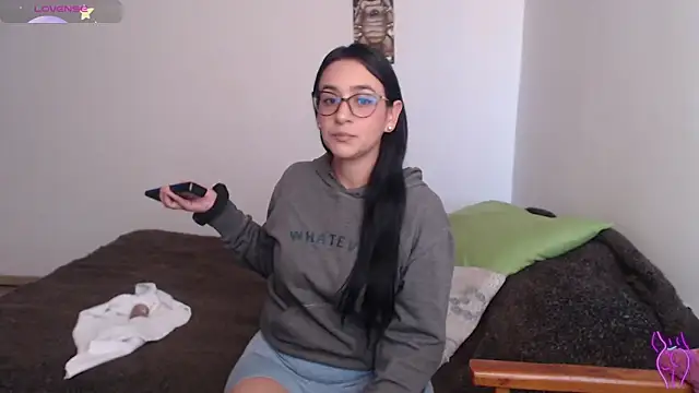 Snapshot of party2col chatting on February 4, 2026, 1:28 pm party2col online show from February 4, 2026, 1:28 pm