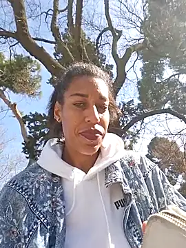 Goldenlace online show from February 20, 2025, 11:42 am