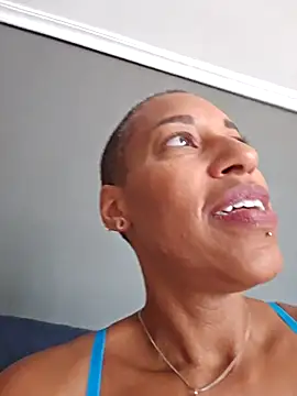 Snapshot of Goldenlace chatting on July 23, 2026, 2:24 pm Goldenlace online show from July 23, 2026, 2:24 pm