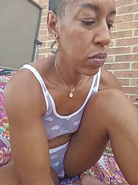 Snapshot of Goldenlace chatting on July 28, 2026, 9:39 am Goldenlace online show from July 28, 2026, 9:39 am