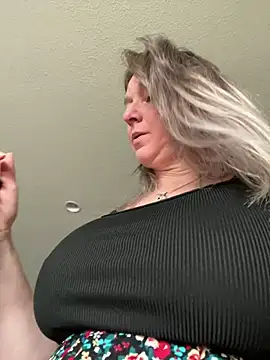 Vivian MayXxX online show from February 12, 2025, 10:04 pm