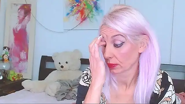 HoneyLara online show from October 2, 2025, 8:23 pm