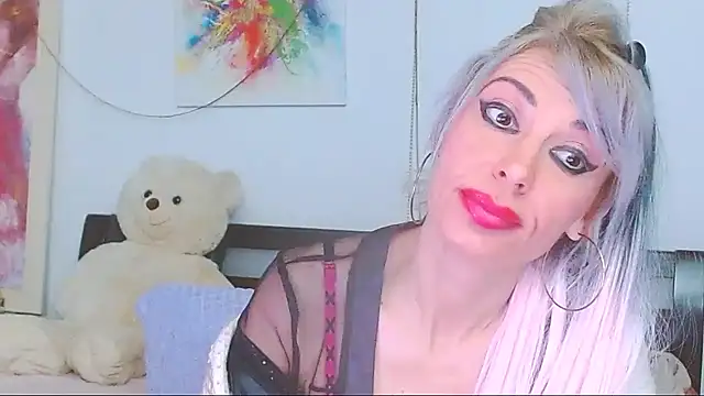 HoneyLara online show from March 19, 2026, 10:54 pm