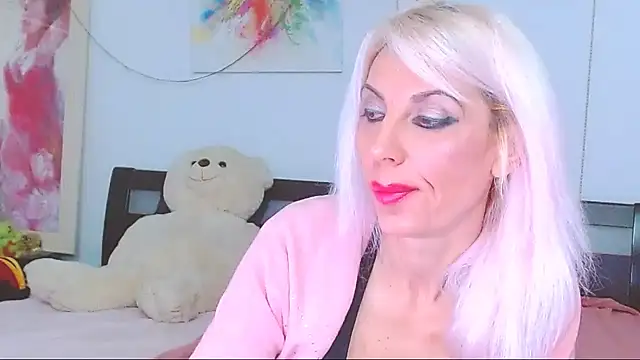 HoneyLara online show from December 16, 2025, 12:15 am