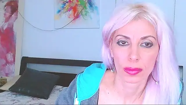 HoneyLara online show from March 23, 2025, 6:47 am