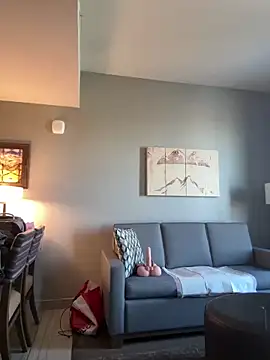 JESS LOVES online show from March 9, 2025, 4:00 pm