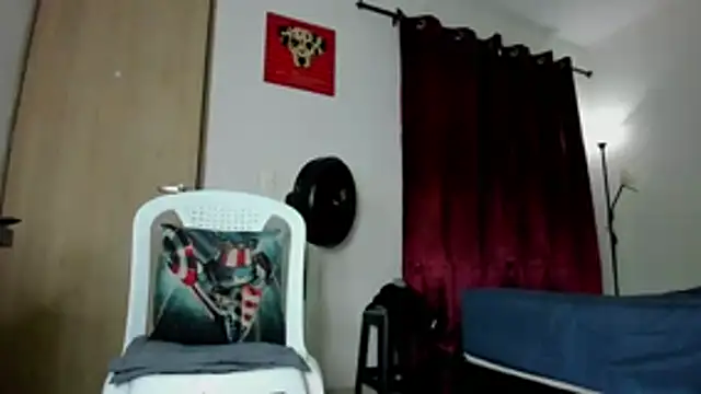 Snapshot of Cloudy_pigDude chatting on June 12, 2026, 4:10 am Cloudy pigDude online show from June 12, 2026, 4:10 am