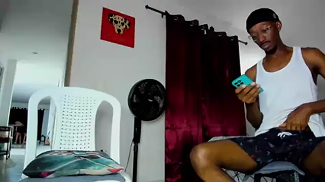 Snapshot of Cloudy_pigDude chatting on June 18, 2026, 4:44 am Cloudy pigDude online show from June 18, 2026, 4:44 am
