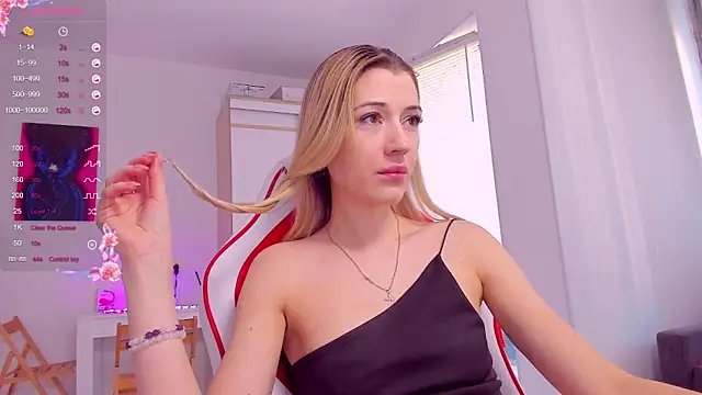 HotCarolineXO online show from October 9, 2025, 10:27 am