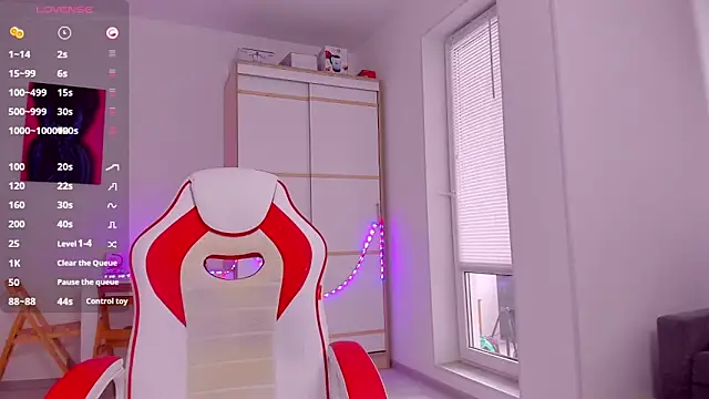 HotCarolineXO online show from February 27, 2025, 12:56 pm