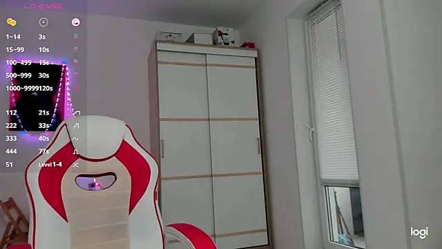 HotCarolineXO online show from October 29, 2025, 12:37 pm